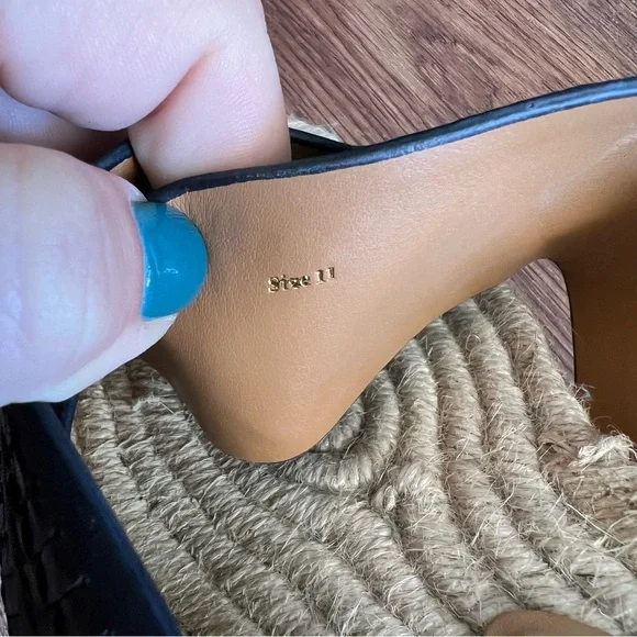 Black Dolce Vita Slides - 11 - EUC - Picture 6 of 6